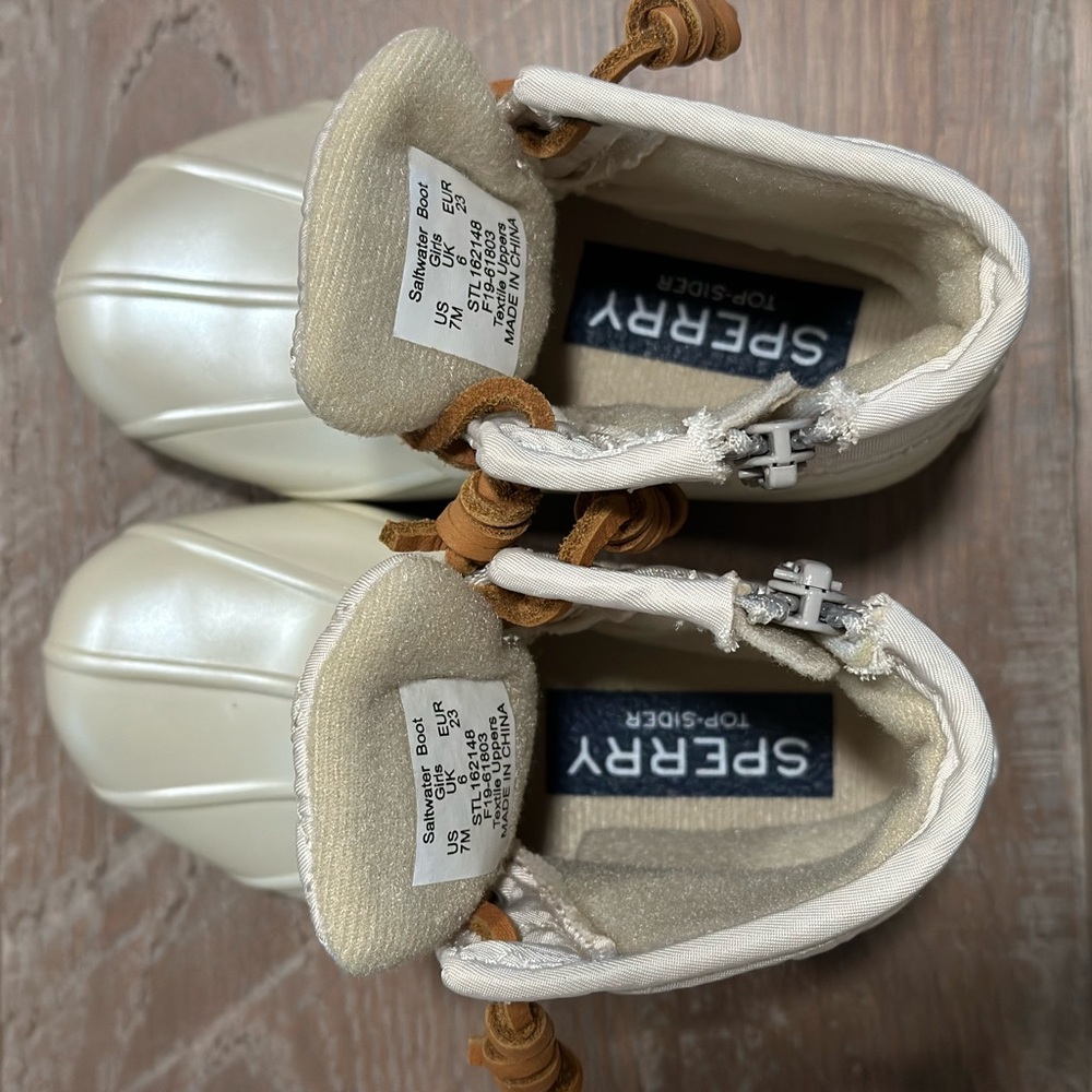Sperry Cream Boots with Leather Upper and Moccasin Stitching